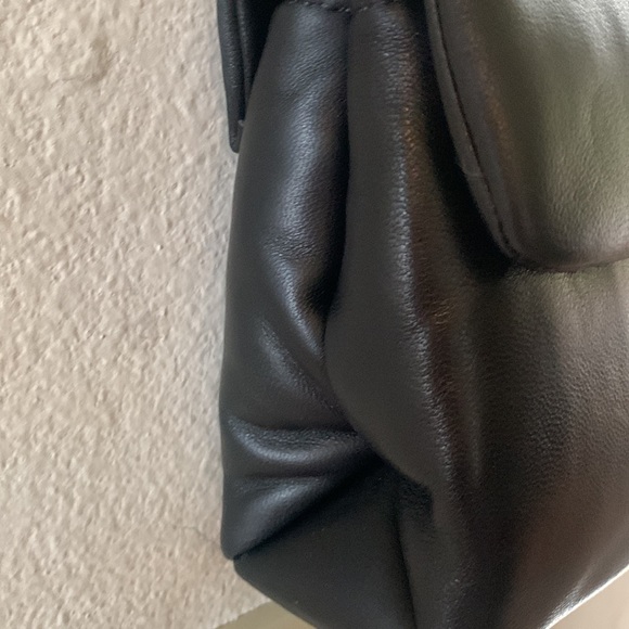 - Kurt Geiger London Mini Kew Leather Shoulder Bag
KURT GEIGER LONDON - Picture 4 of 12